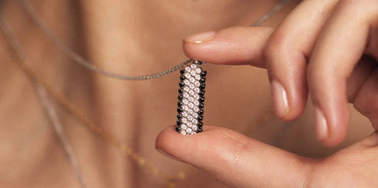 Halsschmuck mit Diamanten