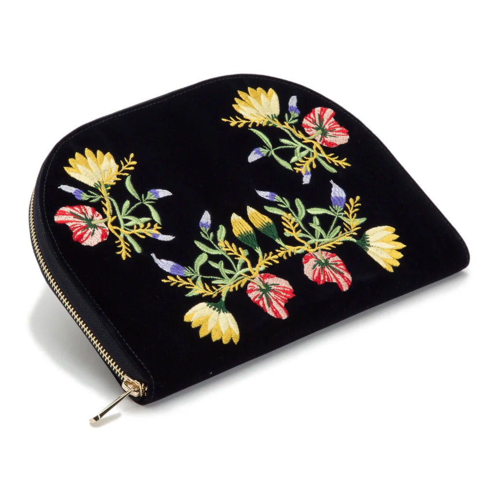 Premium Zoe Schmucketui Zip Indigo – luxuriöses Lederetui, stilvolle und praktische Schmuckorganisation, elegantes Must-have für jede Reise, erhältlich bei Juwelier und Goldschmied Schroll in Kitzbühel Tirol oder online.