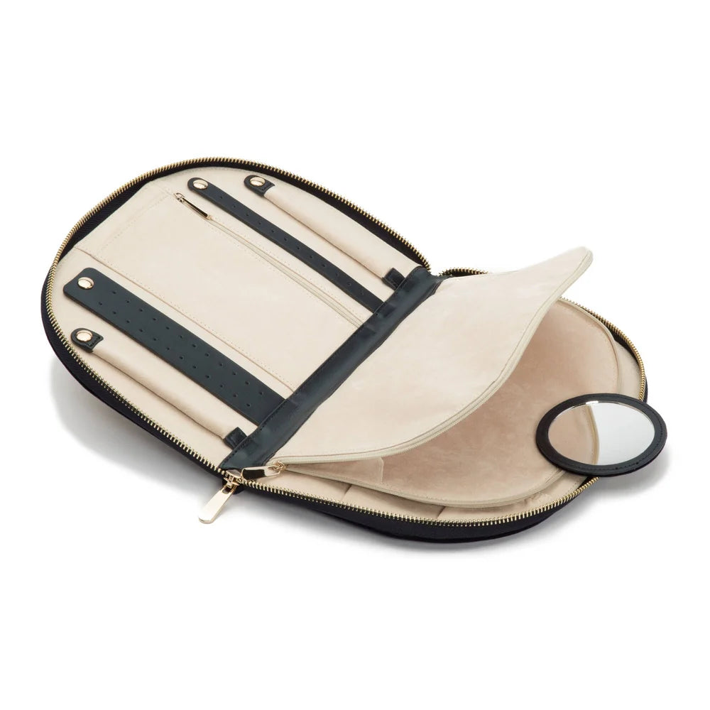 Exklusives Zoe Schmucketui Zip Indigo – Premium-Schmucketui, edle Verarbeitung, praktischer Reißverschluss, perfektes Reiseaccessoire für anspruchsvolle Schmuckliebhaberinnen, erhältlich bei Juwelier und Goldschmied Schroll in Kitzbühel Tirol oder online.