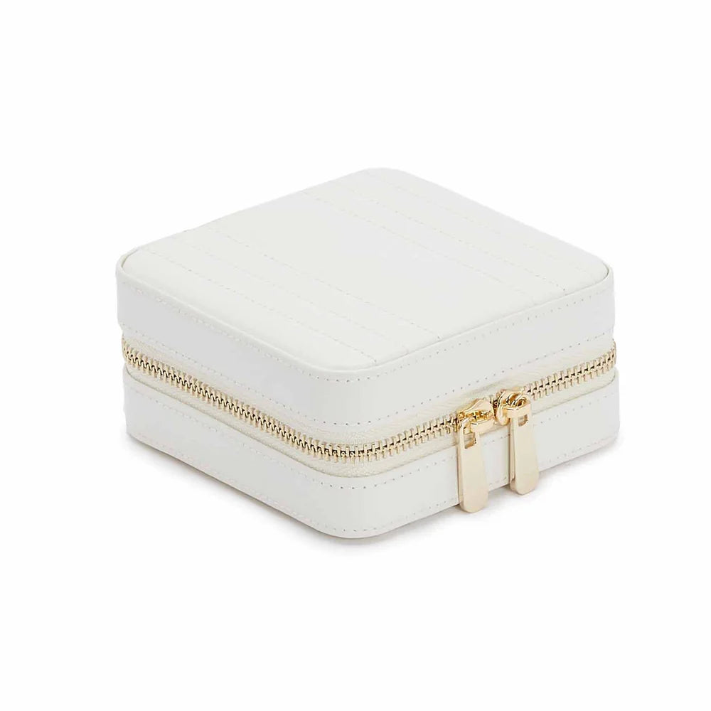 Premium Maria Schmuckkoffer klein Zip Weiß – luxuriöses Lederetui, stilvolle und praktische Schmuckorganisation, elegantes Must-have für jede Reise, erhältlich bei Juwelier und Goldschmied Schroll in Kitzbühel Tirol oder online.