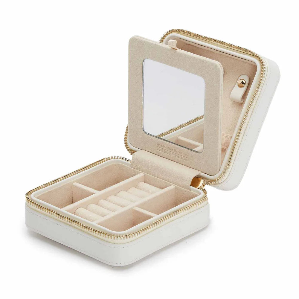 Luxus-Schmuckkoffer Maria klein Zip Weiß – feinstes Leder, sichere und elegante Aufbewahrung für Schmuck, stilvolles Design für exklusive Kollektionen, erhältlich bei Juwelier und Goldschmied Schroll in Kitzbühel Tirol oder online.