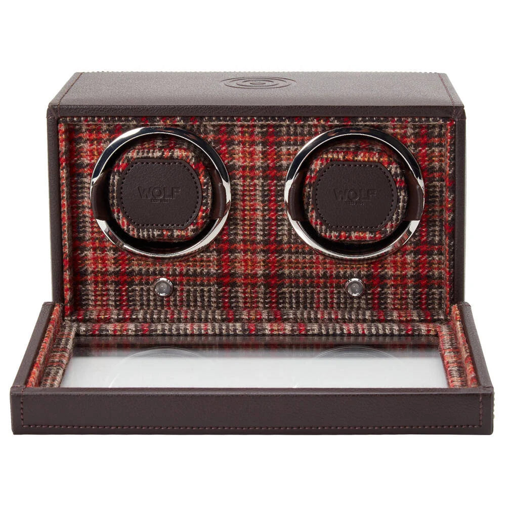 Premium Double Uhrenbeweger WOLF x WM Braun – exklusives Herren-Accessoire, High-End-Technologie, stilvolle Präsentation und Schutz für zwei Prestigeuhren, erhältlich bei Juwelier und Goldschmied Schroll in Kitzbühel Tirol oder online.