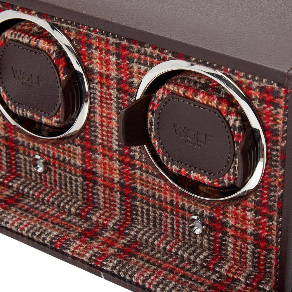 WOLF x WM Double Uhrenbeweger Braun – edles Statement-Piece für den Gentleman, innovative Technik, feinstes Leder, sichere und elegante Aufbewahrung für Luxusuhren, erhältlich bei Juwelier und Goldschmied Schroll in Kitzbühel Tirol oder online.