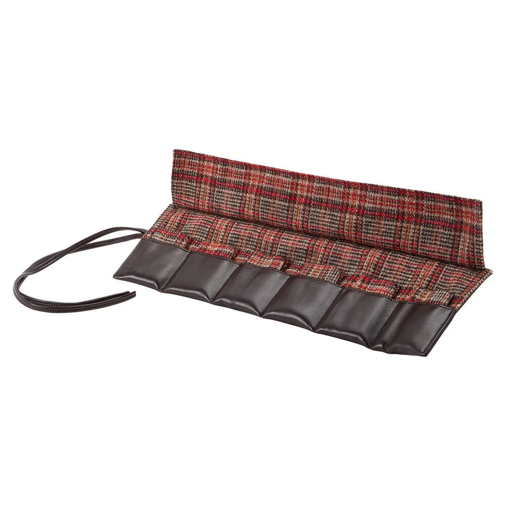 WOLF x WM Uhrenrolle Braun – High-Class Reise-Accessoire für Herren, ikonisches Design, edle Materialauswahl, maximale Sicherheit und stilvolle Inszenierung für Luxusuhren, erhältlich bei Juwelier und Goldschmied Schroll in Kitzbühel Tirol oder online.