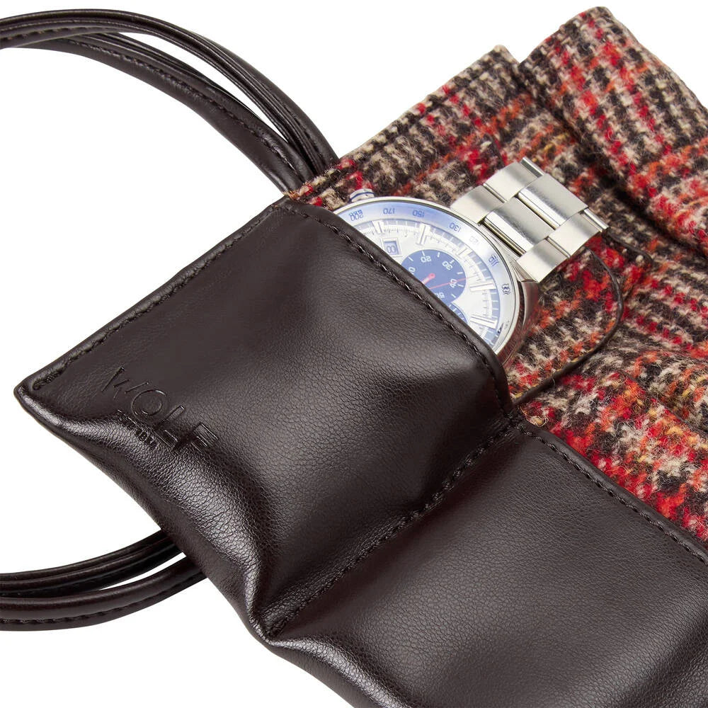 WOLF x WM Uhrenrolle in Braun – exklusive High-End-Uhrenrolle für Herren, luxuriöses Premium-Leder, handgefertigtes Meisterstück, sichere und repräsentative Aufbewahrung für Haute Horlogerie Zeitmesser auf Reisen, erhältlich bei Juwelier und Goldschmied Schroll in Kitzbühel Tirol oder online.