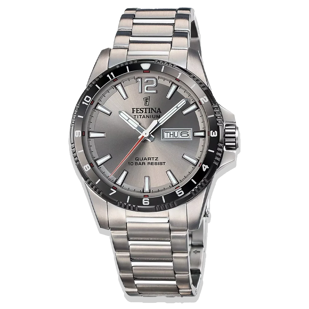 Festina Herrenarmbanduhr F20698/1 – Graues Titanarmband, großes kontrastreiches Zifferblatt mit klaren Zeigern, gut ablesbar für sehbehinderte Nutzerinnen und Nutzer, erhältlich bei Juwelier Schroll