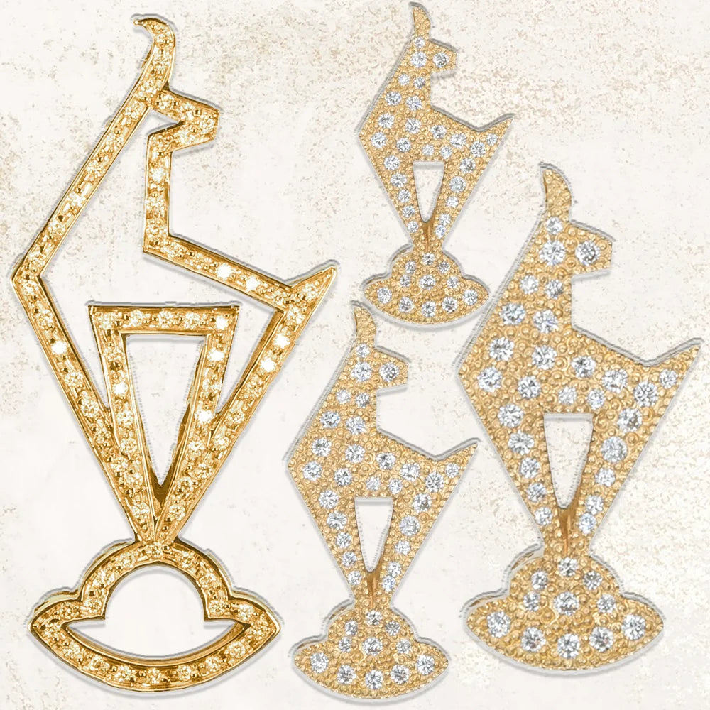 Kitz Gams Anhänger aus Gold mit pavé gefassten Brillanten – Handgefertigter Luxus-Anhänger aus österreichischer Schmuckmanufaktur, in vier Größen verfügbar, elegantes Accessoire im Kitzbühel-Design, exklusiv bei Goldschmiede und Juwelier Schroll in Tirol
