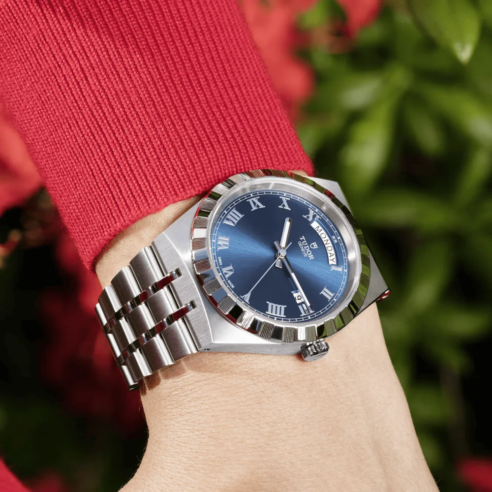Luxuriöse Tudor Royal Automatik – Schweizer Herrenuhr mit blauem Zifferblatt und Edelstahlarmband, perfekte Wahl für Sammler und Uhrenliebhaber, im Juwelier Schroll Tirol Online Shop erhältlich