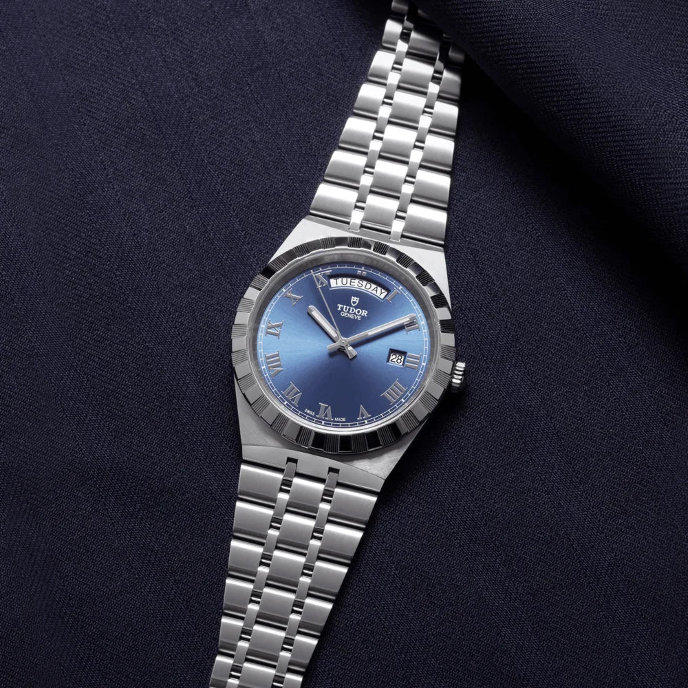 Tudor Royal Automatik Herrenuhr mit edlem Edelstahlarmband und blauem Zifferblatt – Premium Schweizer Uhr, jetzt exklusiv im Juwelier Schroll Tirol Online Shop kaufen