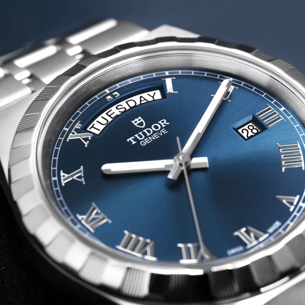 Exklusive Tudor Royal Luxusuhr mit blauem Zifferblatt – hochwertige Schweizer Automatik Herrenuhr aus Edelstahl, jetzt im Juwelier Schroll Tirol Online Shop für anspruchsvolle Uhrenliebhaber erhältlich