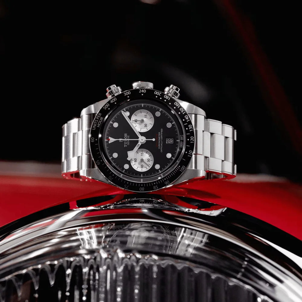 Luxuriöse Tudor Black Bay Chrono Automatik – Premium Schweizer Sportuhr mit schwarzem Zifferblatt, Chronographenfunktion, robustem Edelstahlband und hoher Wasserdichtigkeit, jetzt im Juwelier Schroll Tirol Online Shop kaufen