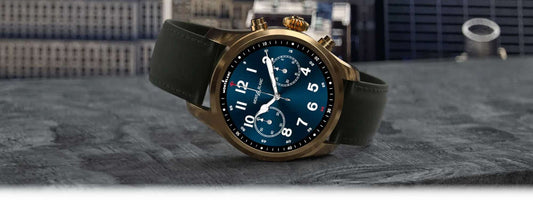 Montblanc Uhr mit elegantem Zifferblatt und hochwertigem Armband, stilvoll präsentiert in der Montblanc Boutique Kitzbühel – ein exklusives Accessoire für besondere Momente.