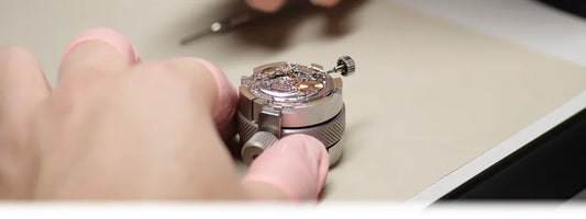 Uhrenwerkstatt Tirol – Zertifizierte Reparatur und Revision von Luxusuhren bei erfahrenem Uhrmacher in Kitzbühel