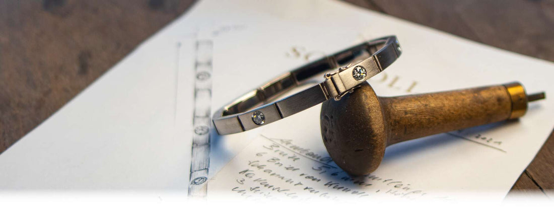 Handgearbeiteter Verlobungsring aus Gold mit Diamant kaufen Kitzbühel