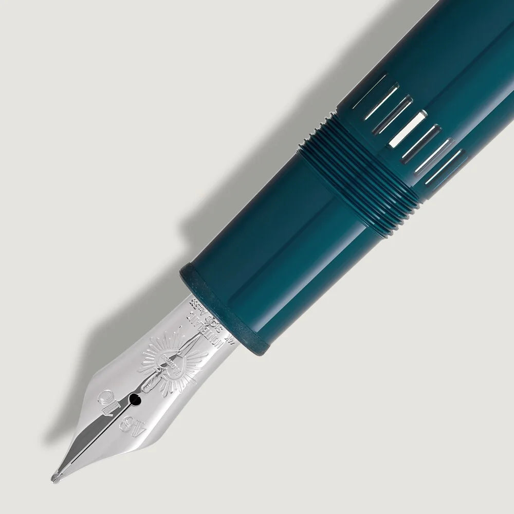 Handgefertigter Montblanc Füllfederhalter mit Dolch-Herz-Prägung und Rosenmotiv
