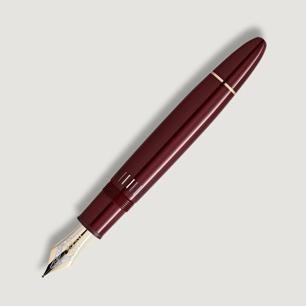 Hochwertiges Montblanc Luxus Schreibgerät mit weißem Emblem und burgunderrotem Design