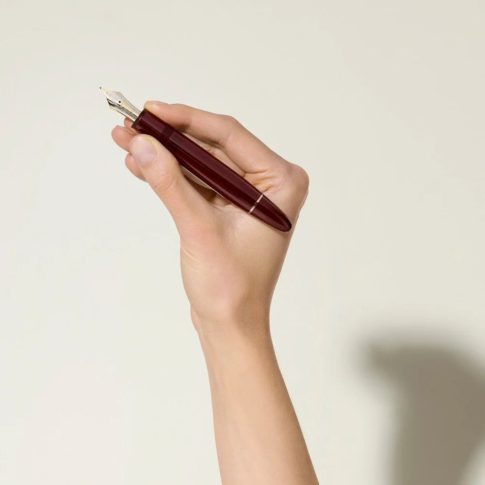 Zeitloser Montblanc Füllfederhalter als luxuriöses Geschenk sicher online kaufen