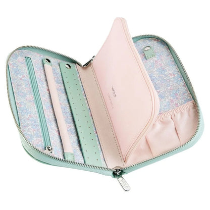 WOLF 1834 - Exklusives Julia Travel Schmuck Portfolio mit Liberty Archivblumen-Design und salbeigrünem Finish jetzt im Juwelier Tirol Shop bestellen