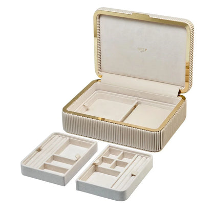 WOLF 1834 - Premium Schmuckaufbewahrung Bella Medium mit herausnehmbaren Tabletts und Reißverschlusstasche aus veganem Leder im Juwelier Tirol Online-Shop sichern