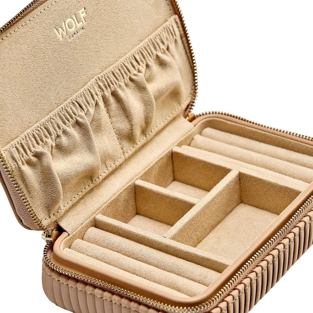 WOLF 1834 - Bella Zip Case Luxus Schmucketui mit Goldbeschlägen und innovativem Stauraum im Juwelier Tirol Shop entdecken