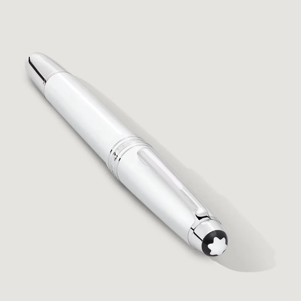 Detailfoto Montblanc Meisterstück White Füllfederhalter mit platinbeschichtetem Clip und weißem Edelharz für anspruchsvolle Kundinnen und Kunden