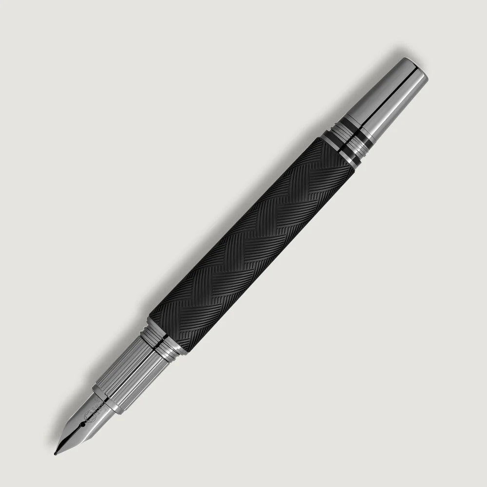 Schwarzer Montblanc Füllfederhalter mit „Extreme“ Muster auf Korpus und Kappe