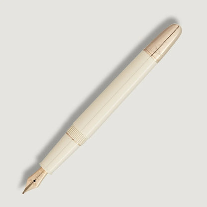 Luxuriöser Montblanc Romeo & Juliet Doué Füllfederhalter mit handgefertigter Goldfeder und „Julia“ Gravur hochwertiges Geschenk für Liebhaberinnen und Liebhaber von Luxusmarken