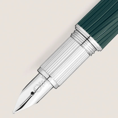 Montblanc StarWalker PolarGreen Füllfederhalter Produktaufnahme dunkelgrünes mattes Edelharz gewölbte Kappe und ikonisches Montblanc Design für exklusive Schreibkultur in Kitzbühel Tirol