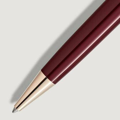 Luxuriöser Montblanc Kugelschreiber Burgundy Red mit eleganten Goldbeschlägen