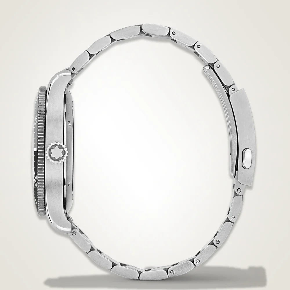 Detailansicht graues Eisberg-Zifferblatt Montblanc Iced Sea Automatic Date 