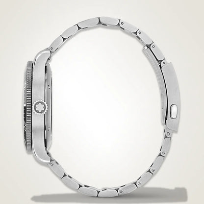 Detailansicht graues Eisberg-Zifferblatt Montblanc Iced Sea Automatic Date 