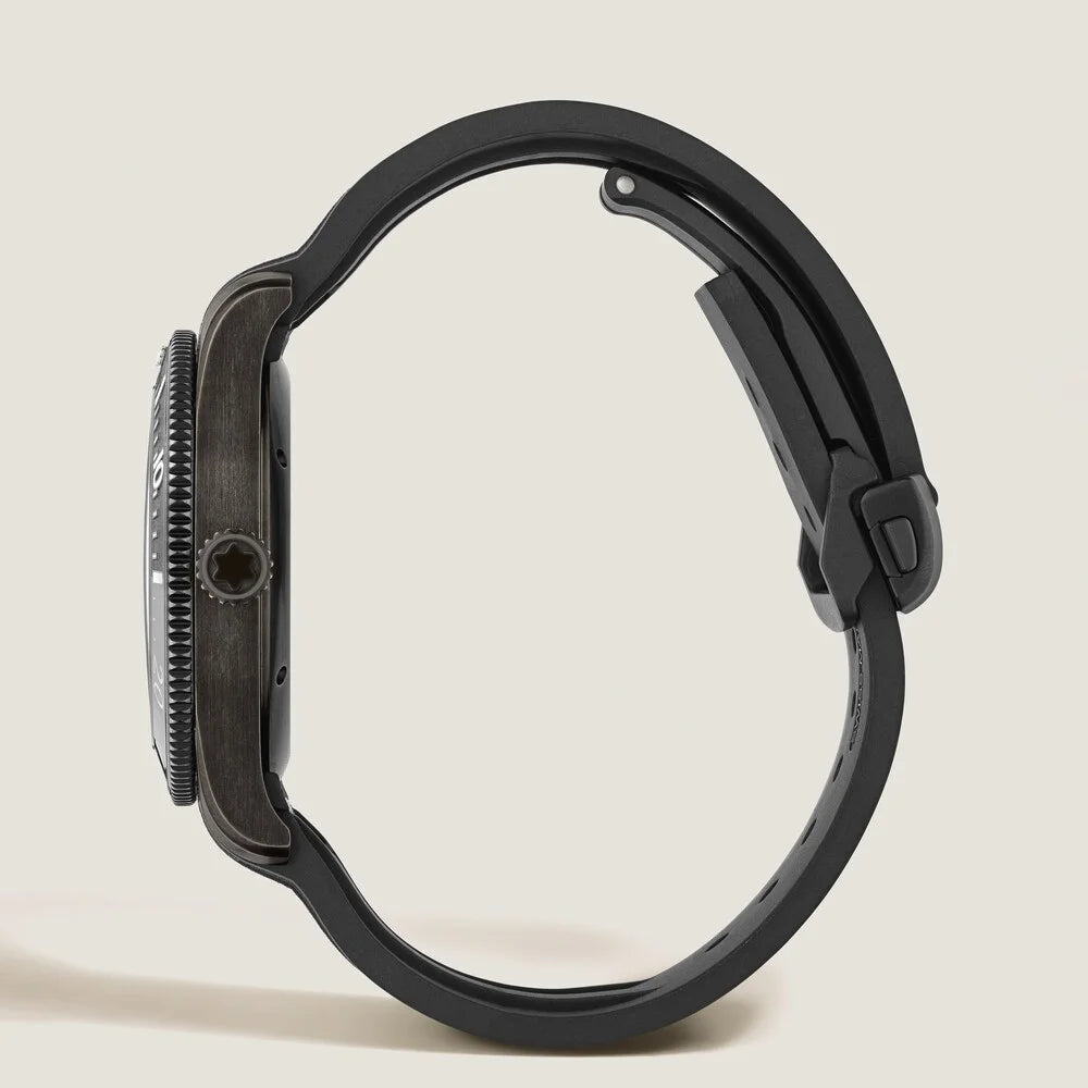 Montblanc Iced Sea Automatic Date mit Leuchtmarkierungen und gratté-boisé-Technik 