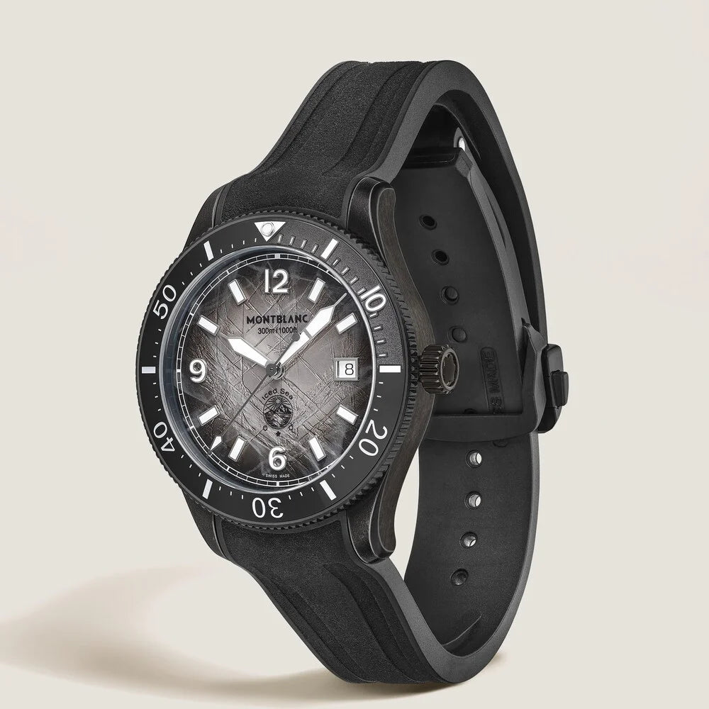 Detailansicht graues Eisberg-Zifferblatt Montblanc Iced Sea Automatic Date 