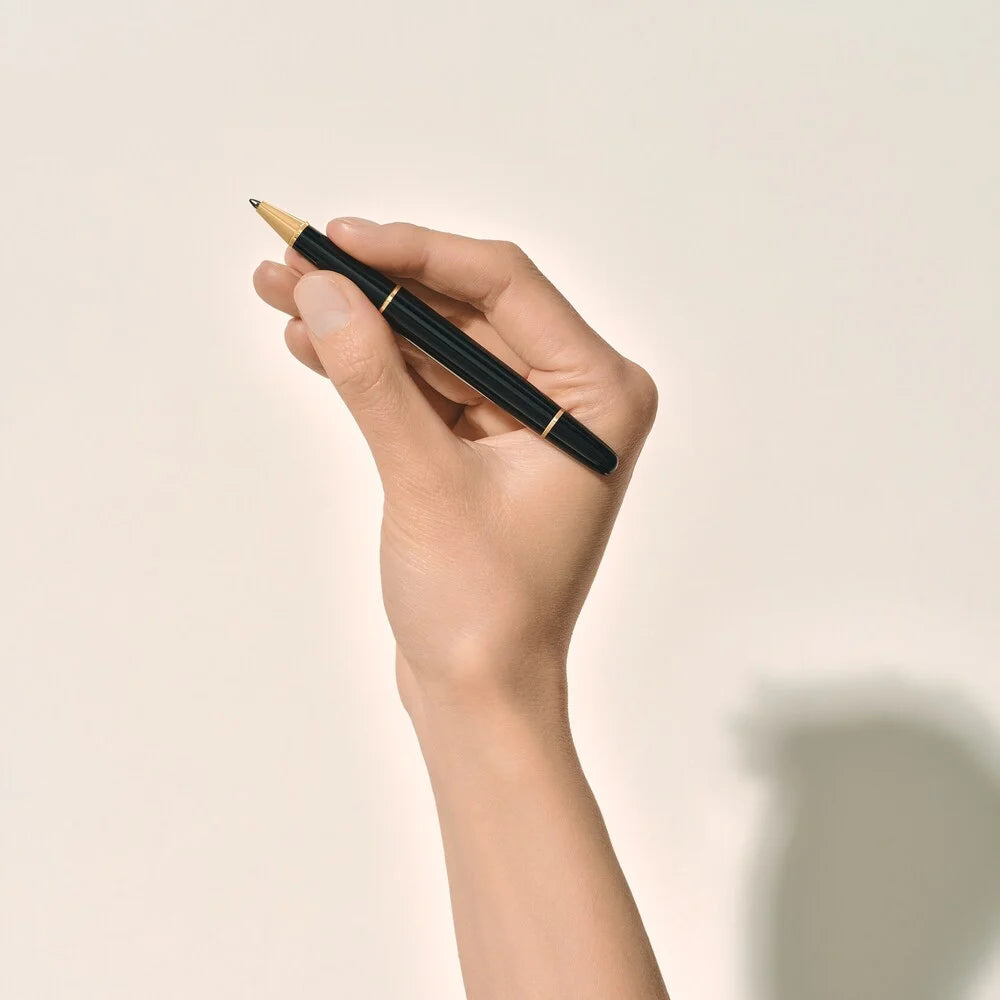 Exklusiver Montblanc Rollerball mit vergoldetem Clip und Seriennummer