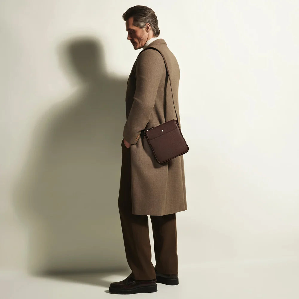 Kompakte braune Montblanc Messenger Bag als exklusives Geschenk für den beruflichen Alltag