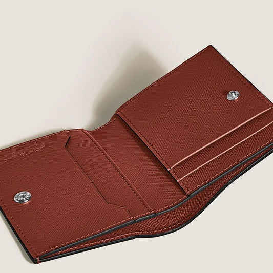 Geöffnete Mini Brieftasche 4 cc mit Kartenfächern, Geldscheinfach und zwei zusätzlichen Fächern