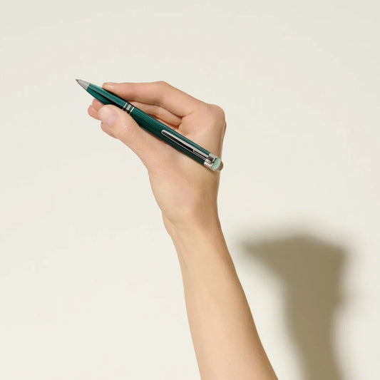 Hochwertiger Montblanc Kugelschreiber mit Nordlicht Design sicher online bestellen