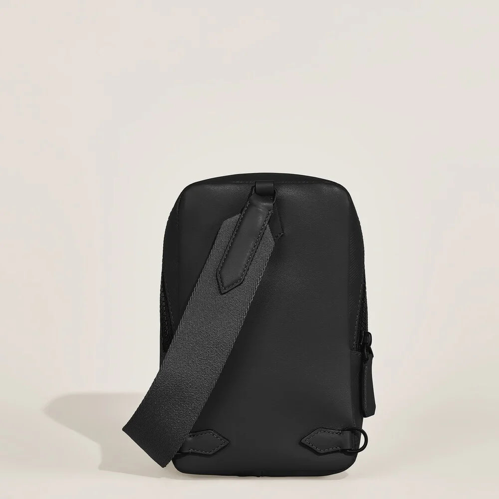 Kleine Montblanc Umhängetasche als exklusives Geschenk aus der Montblanc Boutique Kitzbühel in Tirol