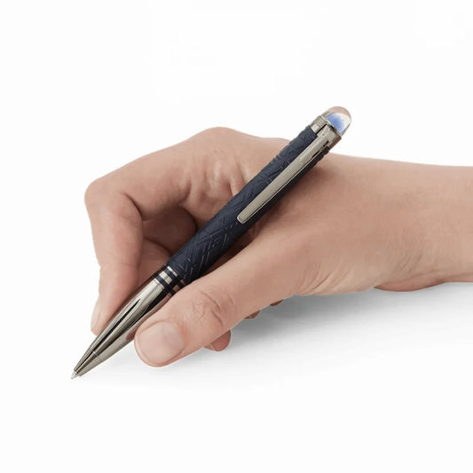 Blauer Montblanc Kugelschreiber mit Metallelementen aus dunklem Ruthenium